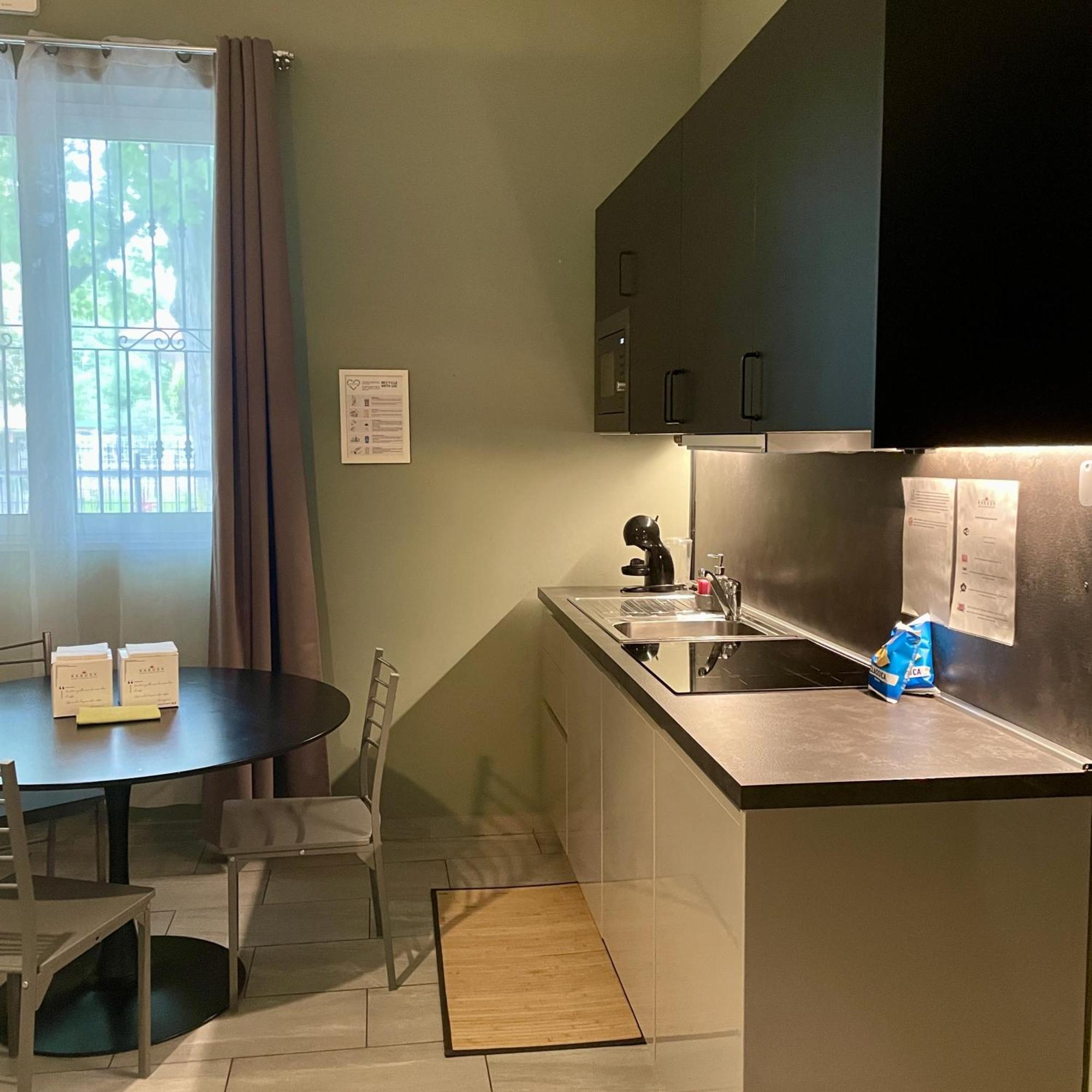 Bnbook Residence La Red Rho Bagian luar foto