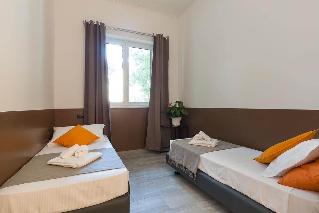Bnbook Residence La Red Rho Bagian luar foto